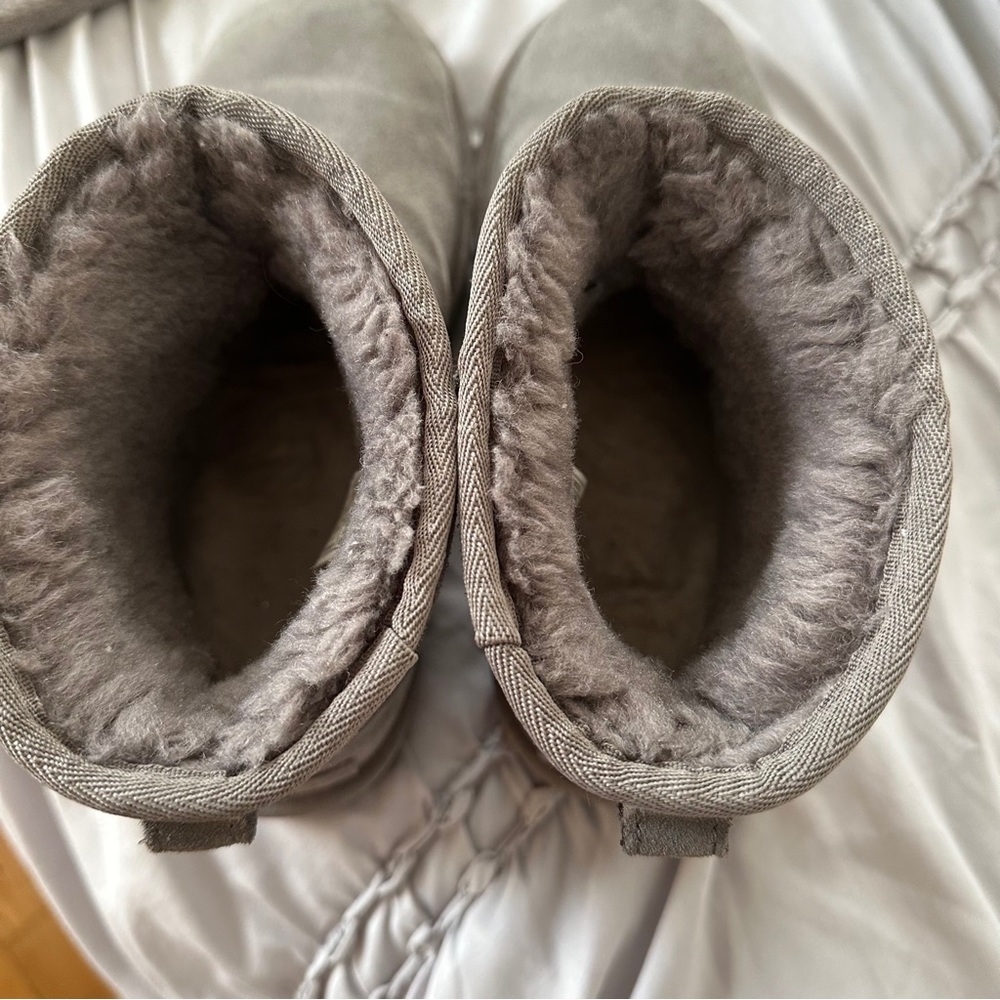 Ugg Mini Classic Logo Boot - Picture 5 of 5